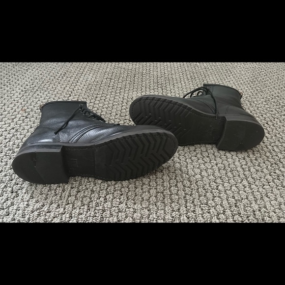 Frye combat boots - size 8 - Picture 5 of 6